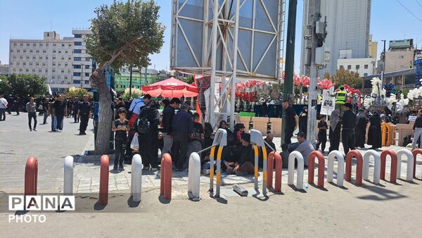 خیابان‌های منتهی به حرم، مملو از زائران رضوی
