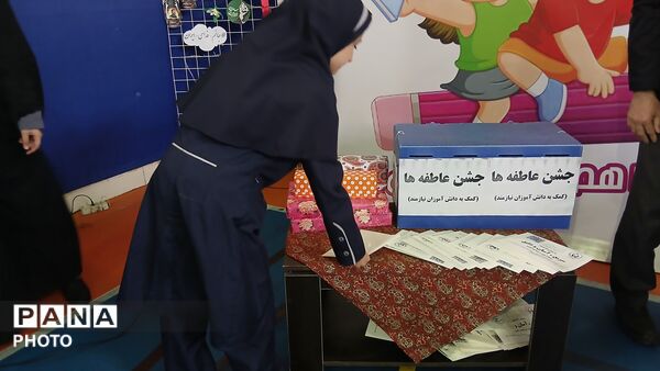جشن عاطفه‌ها در مدرسه شهید مصطفی احمدی‌روشن فردیس