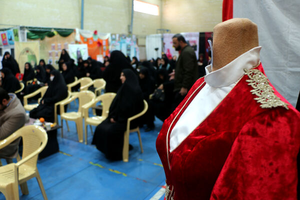 برپایی نمایشگاه عفاف و حجاب در هنرستان ایمان قم