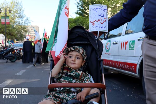 تک تک خیابان‌هاى تهران، سیاه پوش پدر امت