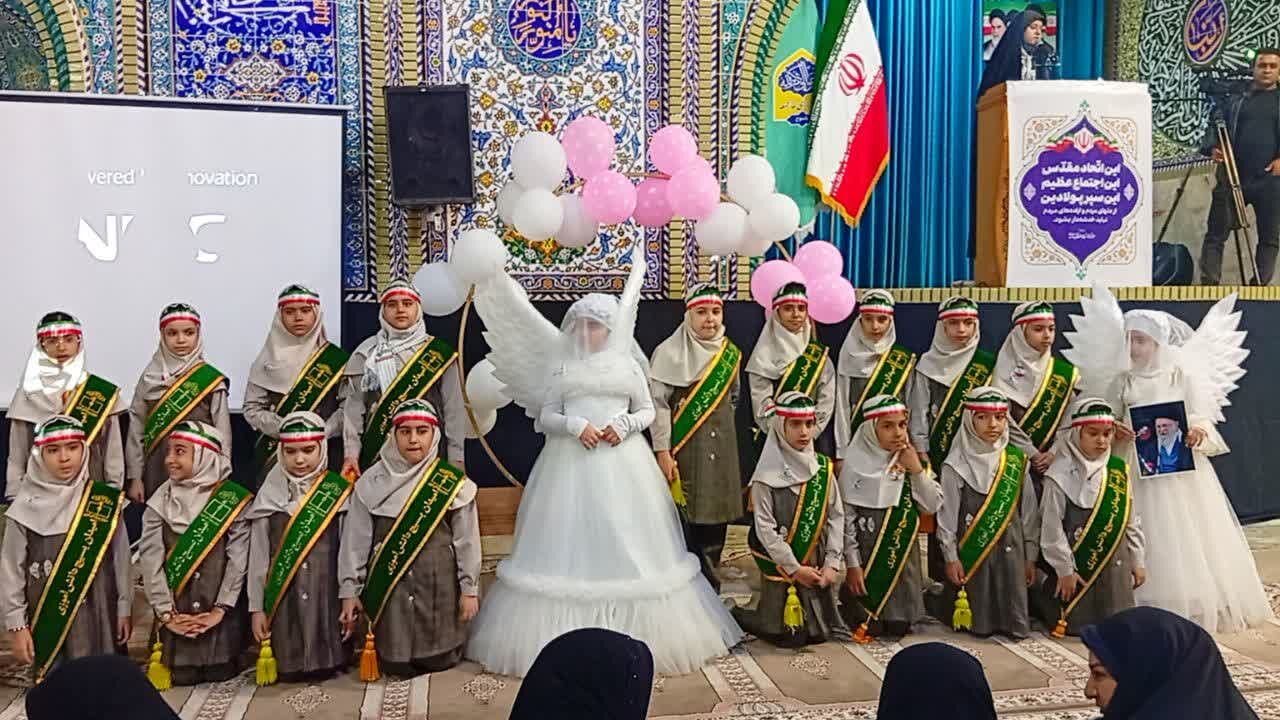 اجتماع بزرگ دختران جان فدای ایران وزنجیره دختران شقایق های دنا 