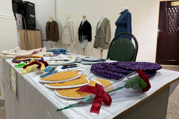 آیین افتتاحیه نمایشگاه هنری «ماها» در هنرستان شهید تاجیک بهارستان‌دو