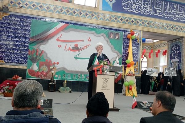 شب یلدا، فرصتی برای بازگشت به صمیمیت خانوادگی همراه با آموزه‌های قرآنی است