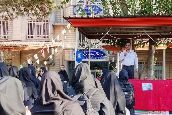 برگزاری مراسم روز آتش نشان در دبیرستان حضرت زینب(س) ناحیه یک شهرری