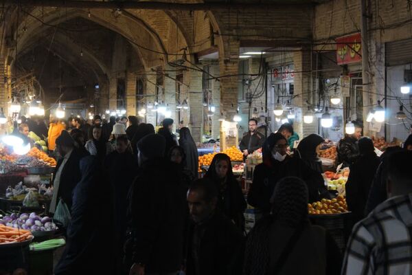 بازار داغ یلدا در زنجان