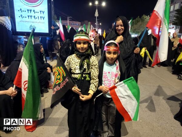 پنجاه وچهار شب در میدان پای کار ایران