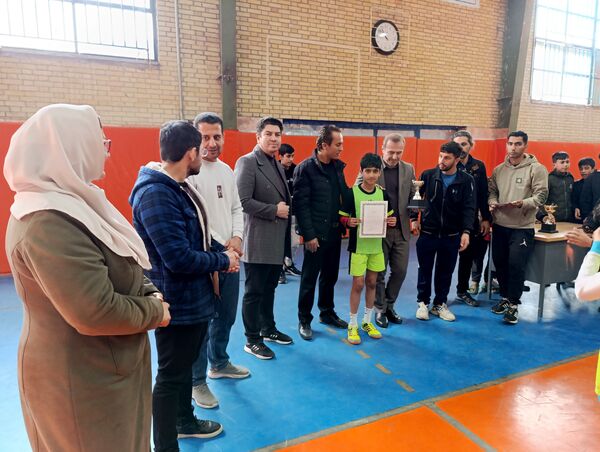  نایب قهرمانی تیم فوتسال مدرسه معلم آشخانه 