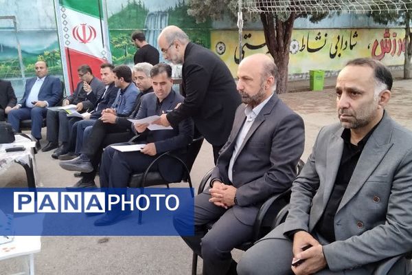 بازدید مسئولان با هدف بررسی نیازهای آموزشی از مدارس پیشوا