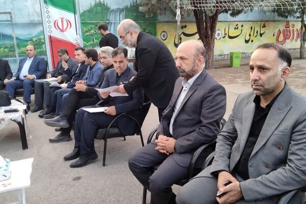 بازدید مسئولان با هدف بررسی نیازهای آموزشی از مدارس پیشوا