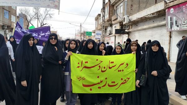  مشقِ اقتدارِ دخترانِ سرخسی در مطلعِ فجرِ ۴۷