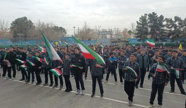 پژواک انقلاب در دل نوجوانان