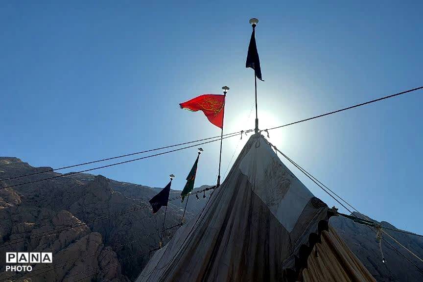آیین سنتی برپایی خیمه عاشورایی در زرقان
