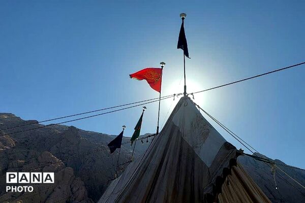 آیین سنتی برپایی خیمه عاشورایی در زرقان