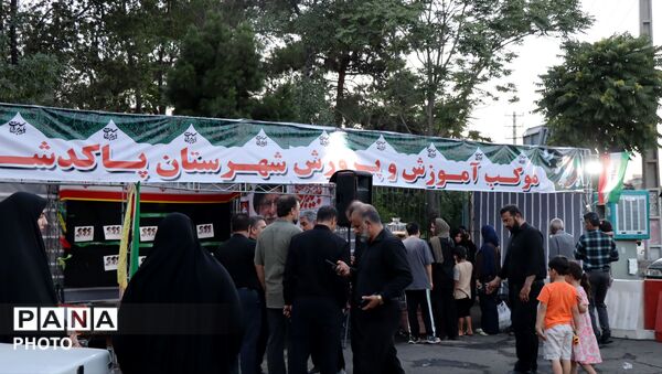موکب آموزش و پرورش درحال خدمت‌رسانی به زائران مراسم تشییع  رهبر شهید انقلاب