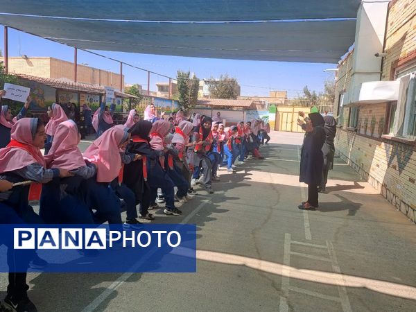 برنامه گرامیداشت هفته دفاع مقدس در دبستان شهید هادی آریایی 