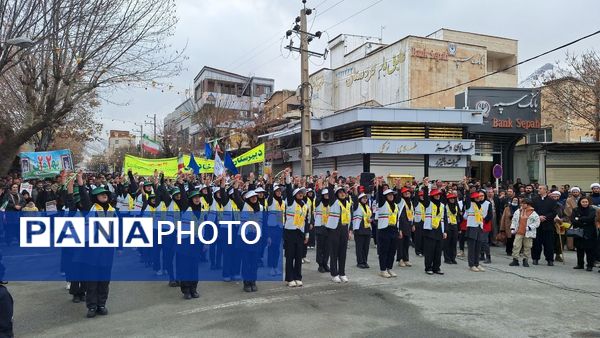 شکوه حضور مردم بانه در راهپیمایی 22 بهمن