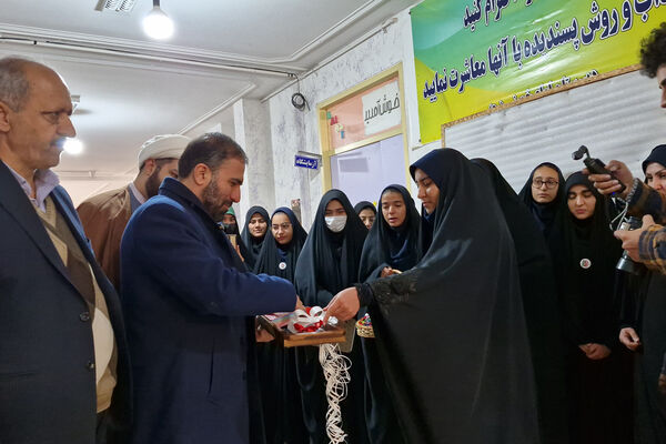 بازدید دبیر‌کل اتحادیه انجمن‌های اسلامی مدارس کشور از نمایشگاه‌های مدرسه انقلاب استان فارس
