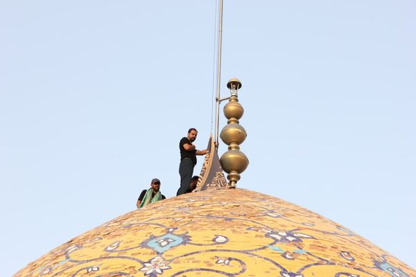 آیین مذهبی تعویض پرچم گنبد حرم مطهر حضرت سلطانعلی ابن امام محمد باقر(ع)