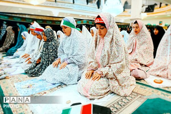تجدید عهد دختران آرمانی آباده با آرمان‌های رهبر شهید