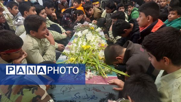 استقبال بی‌نظیر دانش‌آموزان تفرشی از قهرمانان گمنام هشت‌سال دفاع مقدس