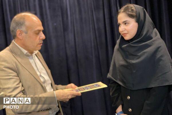 تجلیل از نویسندگان نوجوان ورامین به مناسبت روز شعر و ادب فارسی