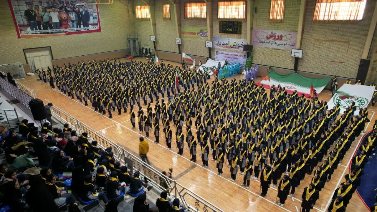 حماسه هزار نفری دانش اموزان لرستانی، در مانور یاوران انقلاب.