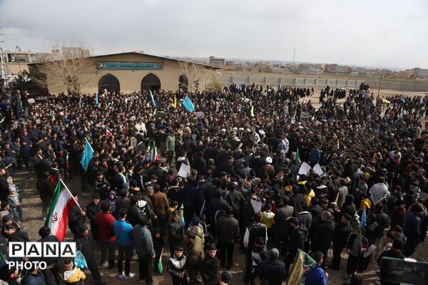 خروش جمعیت روستای مایان سفلی در تشییع پیکر مطهر شهید ابوالفضل خراج مایان