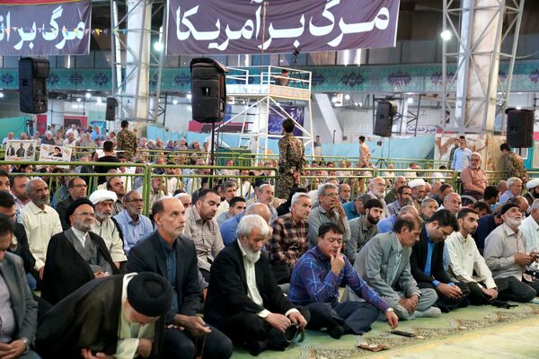 حضور پرشور دانش‌آموزان عضو سازمان دانش‌آموزی در نمازجمعه اصفهان