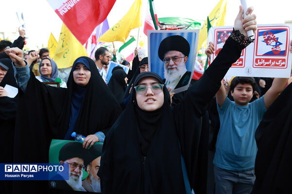 تجمع مردمی بشارت فتح در میدان انقلاب