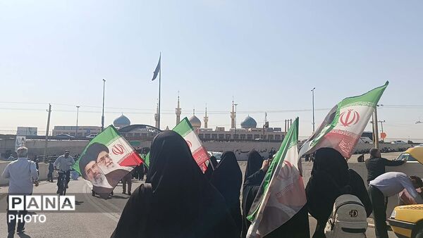 اردوی زیارتی دانشجومعلمان قم در مرقد امام و بیت رهبر شهید