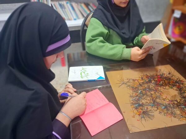 بازسازی کتابخانه مدرسه حضرت خدیجه کبری به‌مناسبت هفته کتاب و کتابخوانی برای ارتقا سطح علمی دانش‌آموزان