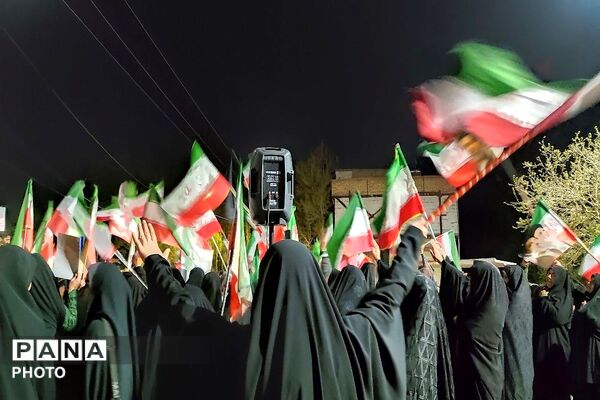 در حمایت از میدان و پیشگیری از فتنه و کودتا هستیم در خیابان 