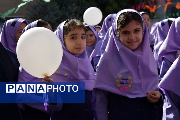 جشن میلاد حضرت زینب(س) با حضور مادران پرستار در دبستان علویان بهارستان‌دو