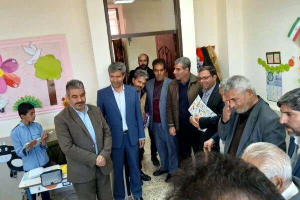 تجلیل از دانش‌آموزان با نیازهای ویژه دبستان بهار آزادی شهرستان آباده