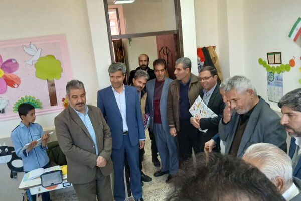 تجلیل از دانش‌آموزان با نیازهای ویژه دبستان بهار آزادی شهرستان آباده