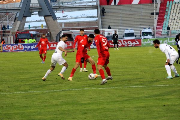 بازی تراکتور و ملوان در تبریز