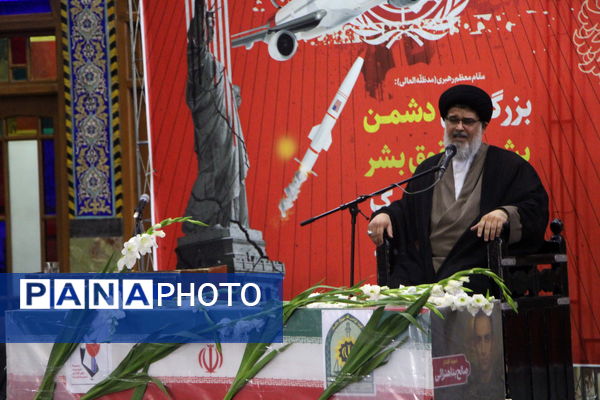 بزرگداشت شهدای مدافع وطن در یزد