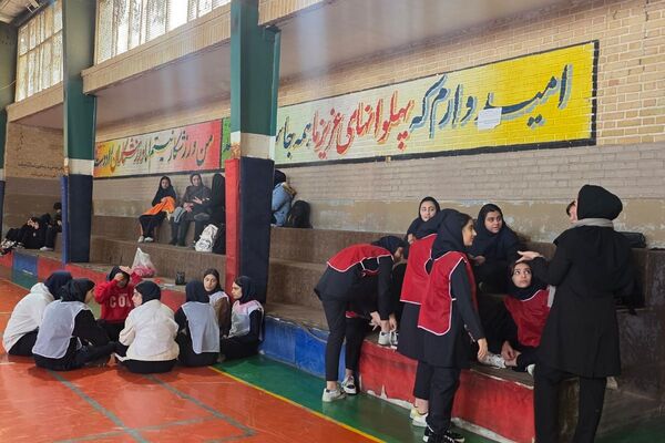 مسابقات ورزشی بین مدرسه‌ای در رباط‌کریم