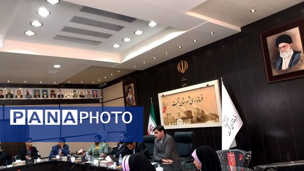 هم‌اندیشی فرماندار تفت با دانش‌آموزان 