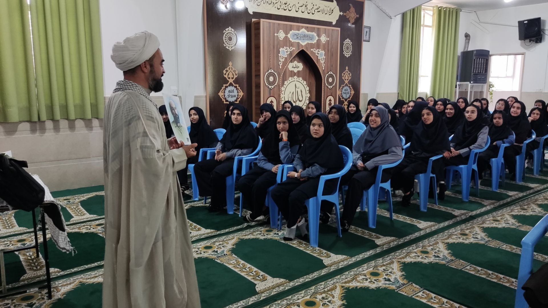 روایتگری دفاع مقدس در مدرسه امام حسین (ع) نیشابور 