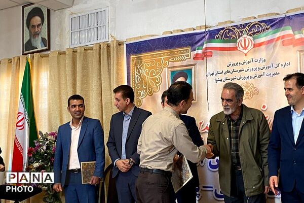 پژوهشگران نوجوان پیشوا روی سکوی افتخار