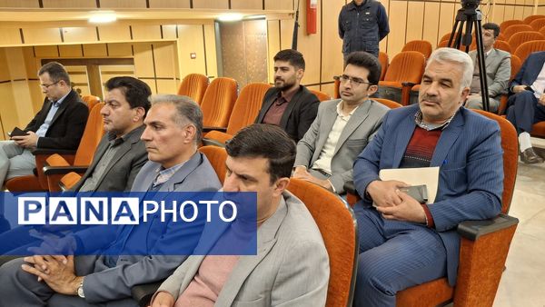 نشست شورای اداری استان چهارمحال و بختیاری با حضور وزیر آموزش و پرورش 