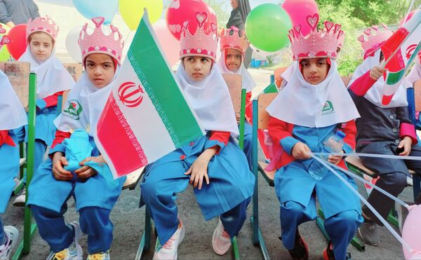جشن شکوفه‌ها در شهرستان قلعه‌گنج 
