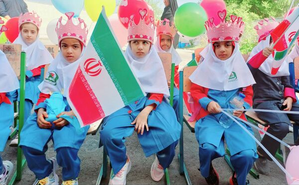 جشن شکوفه‌ها در شهرستان قلعه‌گنج 