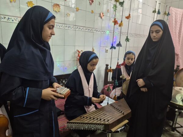 هفته ماها، فرصتی برای درخشش استعدادهای هنری دانش‌آموزان دبیرستان شهید همت