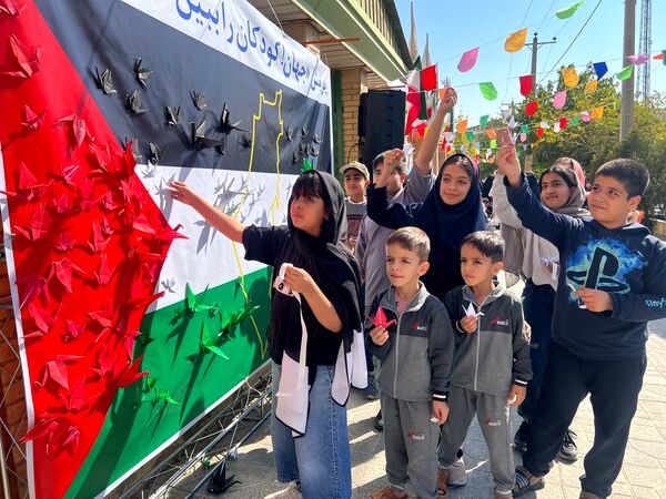 رنگ‌آمیزی دیوارنگاره‌ از ظهور تا مقاومت توسط کودکان و نوجوانان استان چهارمحال و بختیاری