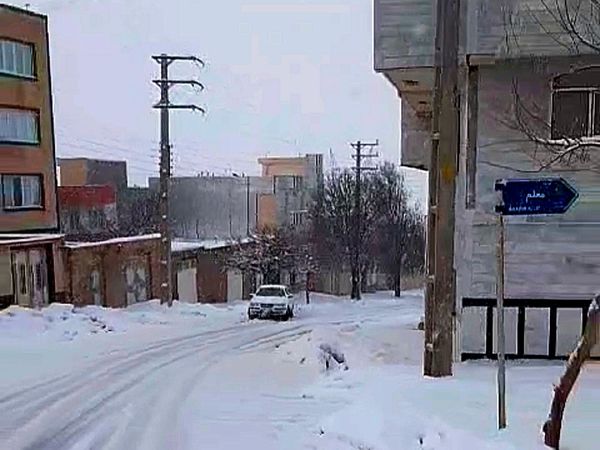 بارش برف آخرین ماه زمستان در آذربایجان شرقی