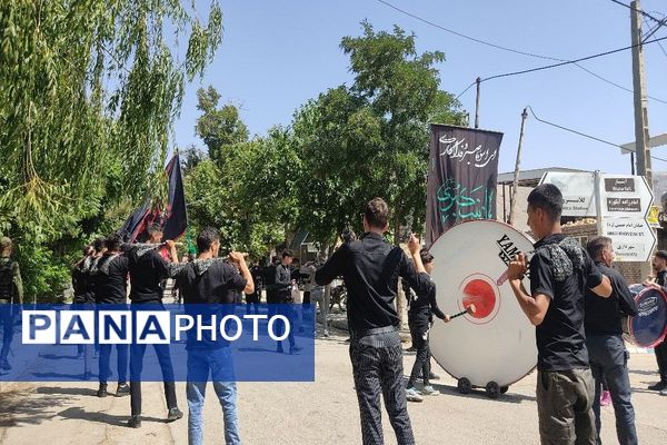 آئین با شکوه عزاداری آقا اباعبدالله الحسین (ع)در روز عاشوراحسینی