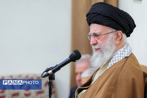 دیدار جمعی از فرماندهان نیروهای مسلح با رهبر انقلاب