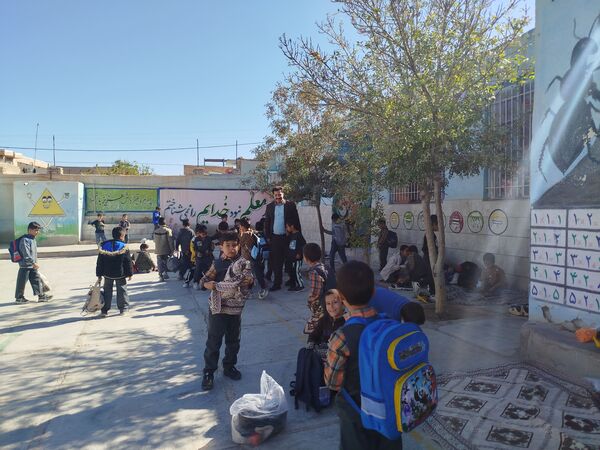 ایجاد فضای شاد وصمیمی در دبستان شهید عجمی فدافن